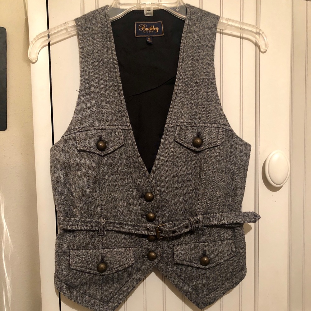 Amazing fitted waist-slimming grey vest